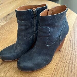 KORK-EASE NAVY BLUE HATTIE ZIP BOOTIES, SIZE 6.5.
